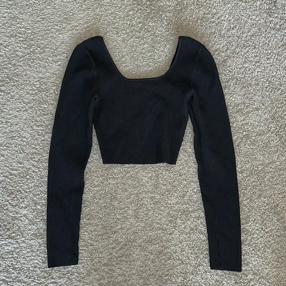 NWOT Babaton Women’s Sculpt Knit Squareneck Cropped Ribbed Long Sleeve Shirt
